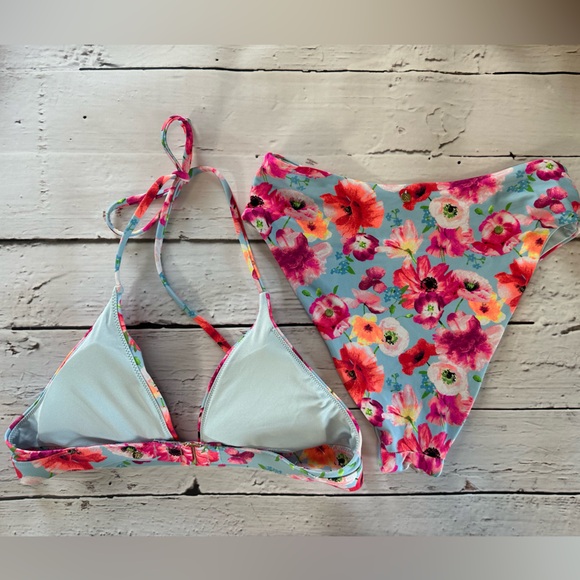 Victoria’s Secret bikini - Picture 3 of 3